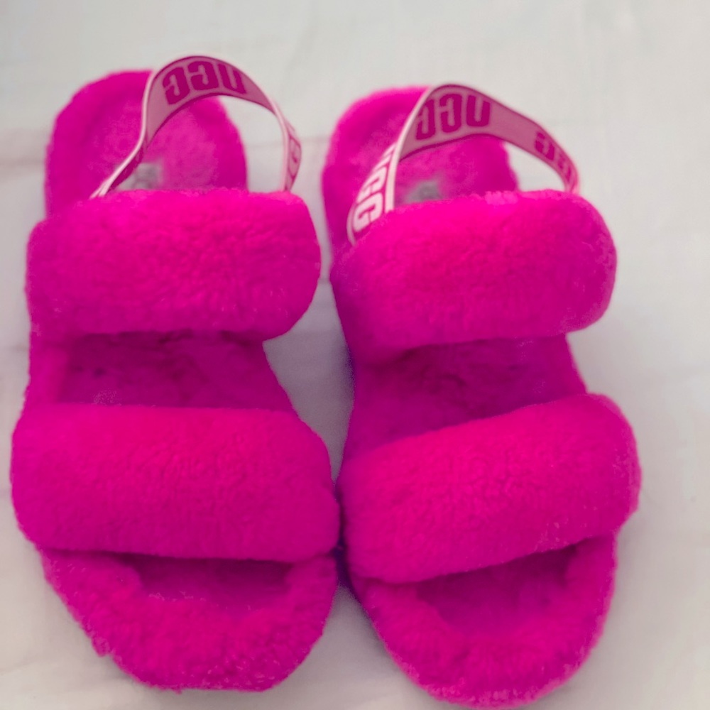 UGG SLIPPERS